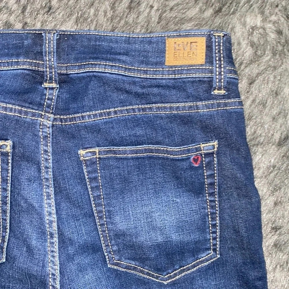 Love Ellen Degeneres dark blue embroidered floral trim loose hem high rise jeans - Picture 6 of 16